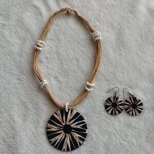 Hand Crafted Chunky Shell Pendant Choker Necklace & Earring Set